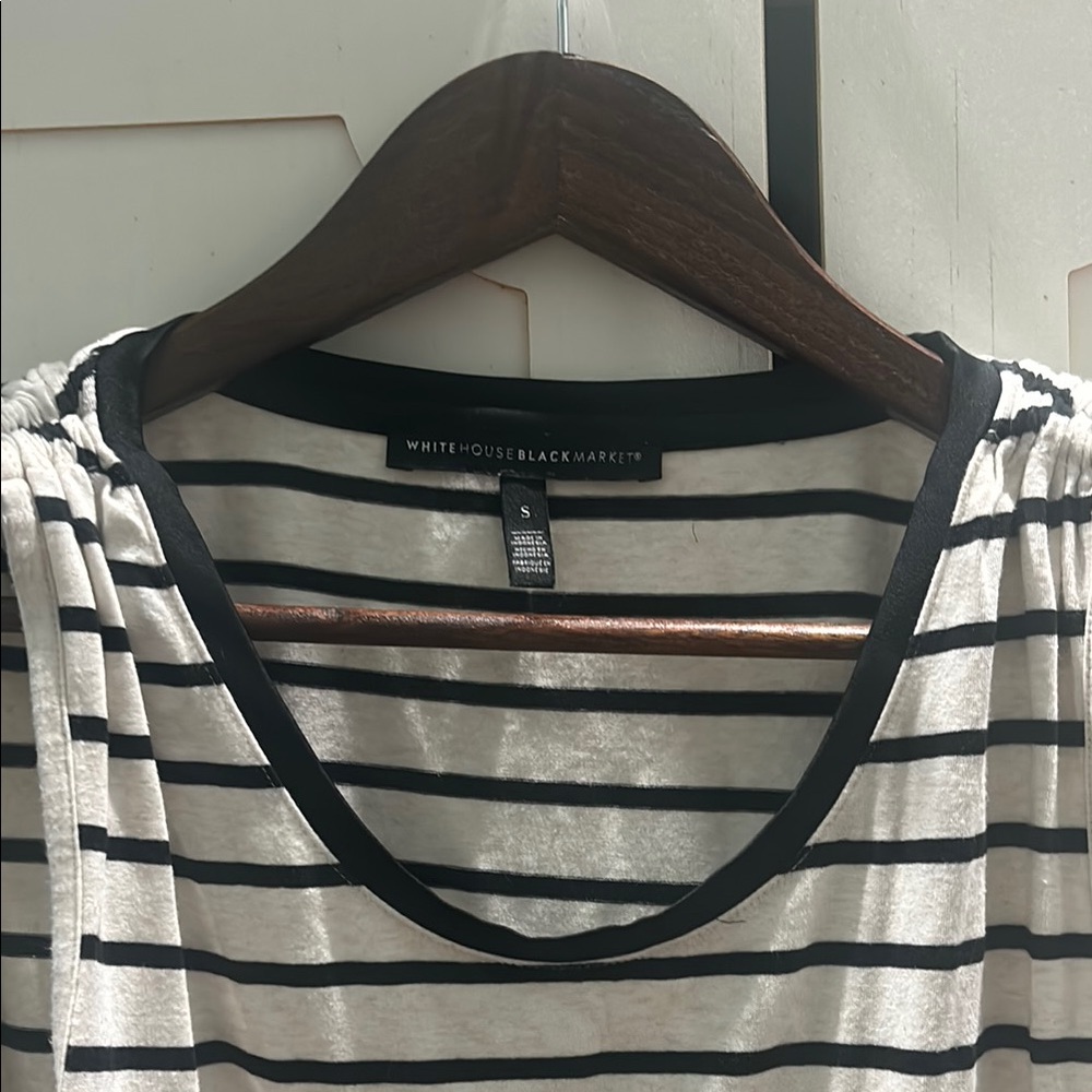 White House Black Market Black and White Short Sleeve Tee